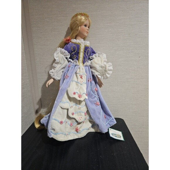 Designed Exclusive Collections  Vintage Porcelain Doll - 17 In (No Box) With Tag - Picture 3 of 6